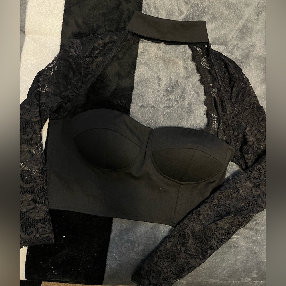 Fashion nova shirt . Cropped top neck tie